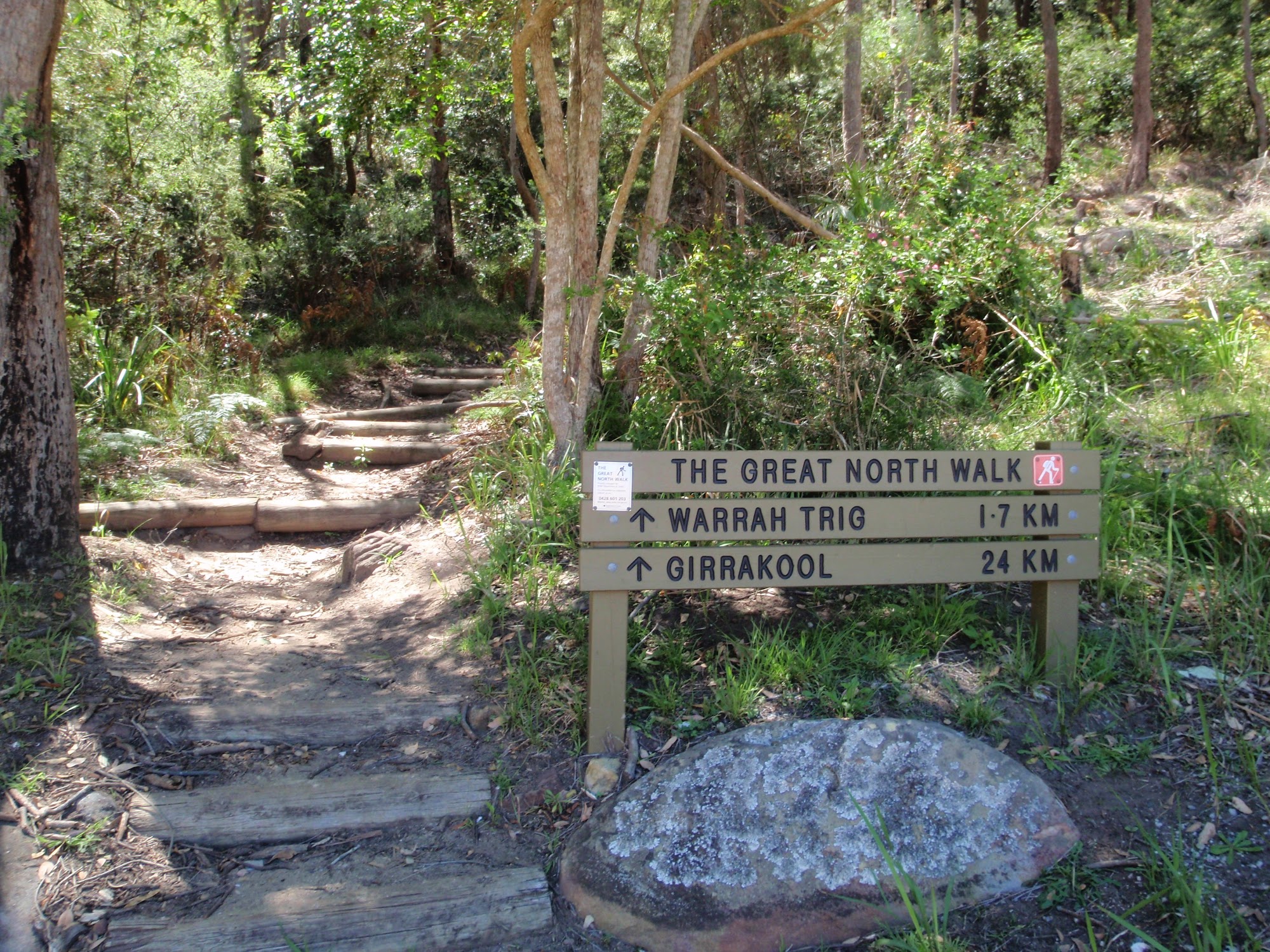 Great North Walk sign at bottom of Patonga Track